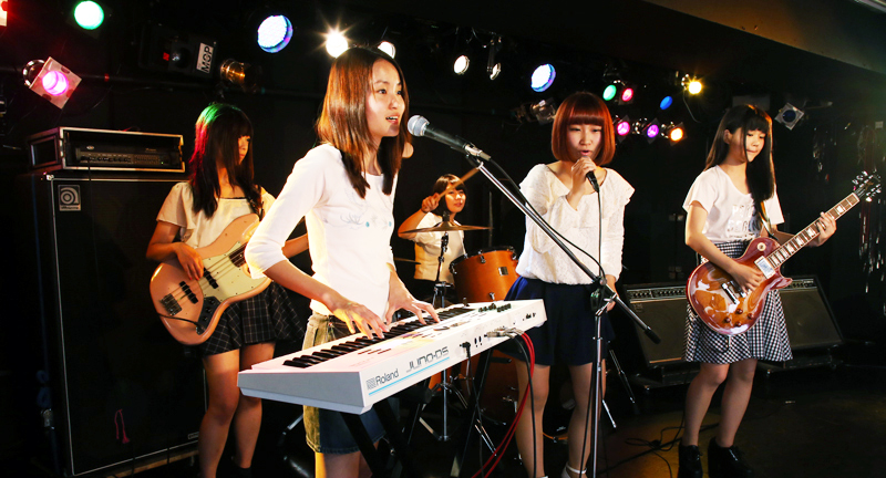 ライブ会場での可愛いを独り占めローランド「JUNO-DS」をチェック!
