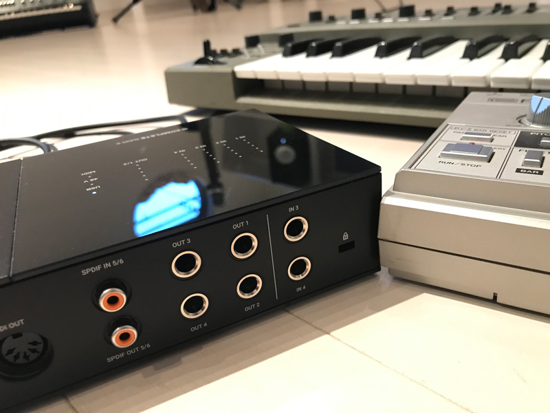 KOMPLETE AUDIO 6 MK2（6つの出力端子1）