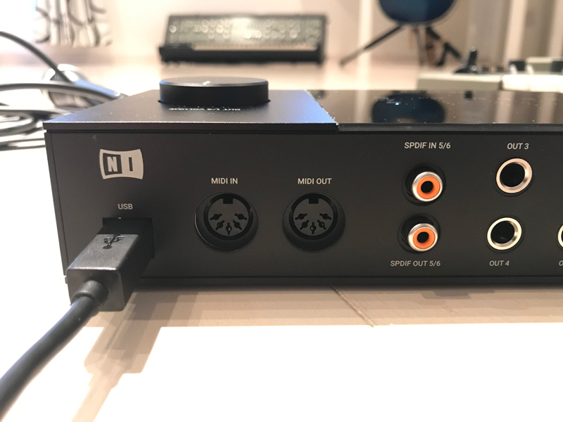 KOMPLETE AUDIO 6 MK2（6つの出力端子2）