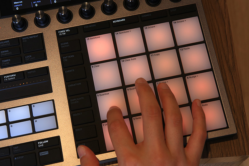 Native Instruments「MASCHINE+」をTuneGate編集部がいち早くレビュー！