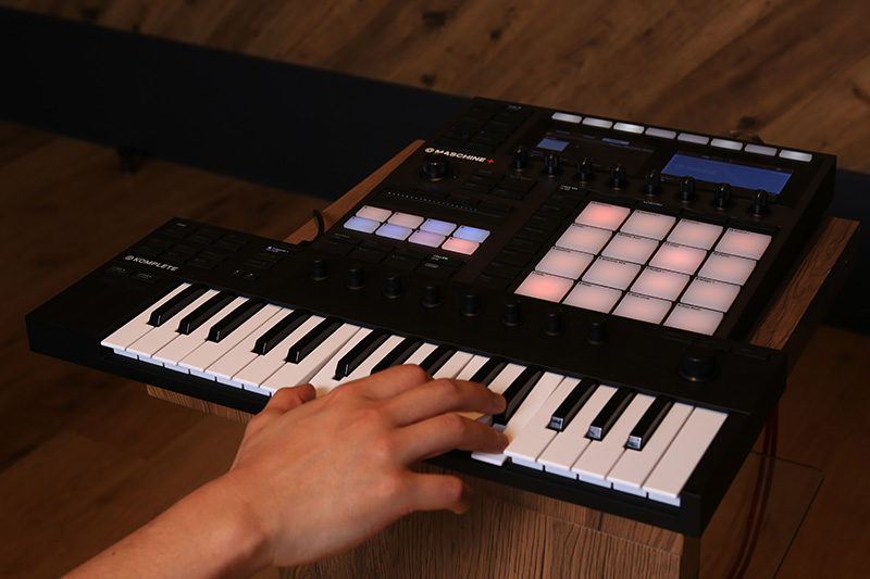 Native Instruments「MASCHINE+」をTuneGate編集部がいち早くレビュー！