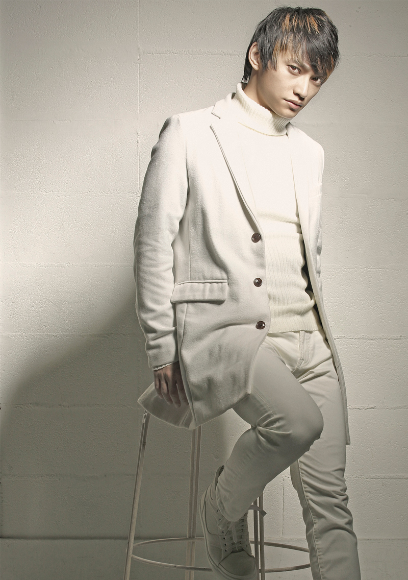 1月13日に発売のSKY-HIのニューシングル「アイリスライト」の新ビジュアル