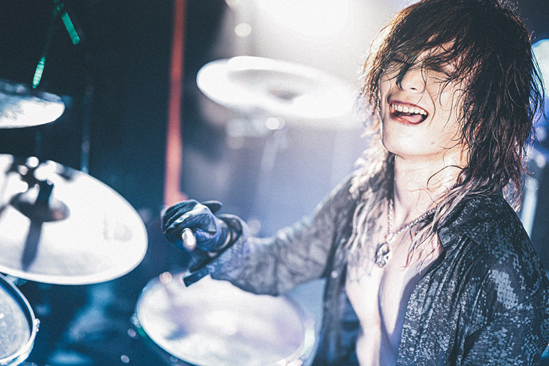 6月11日、東京・恵比寿リキッドルームにて<DEZERT × vistlip 2MAN TOUR “でざとりっぷ!”>のファイナル公演が開催