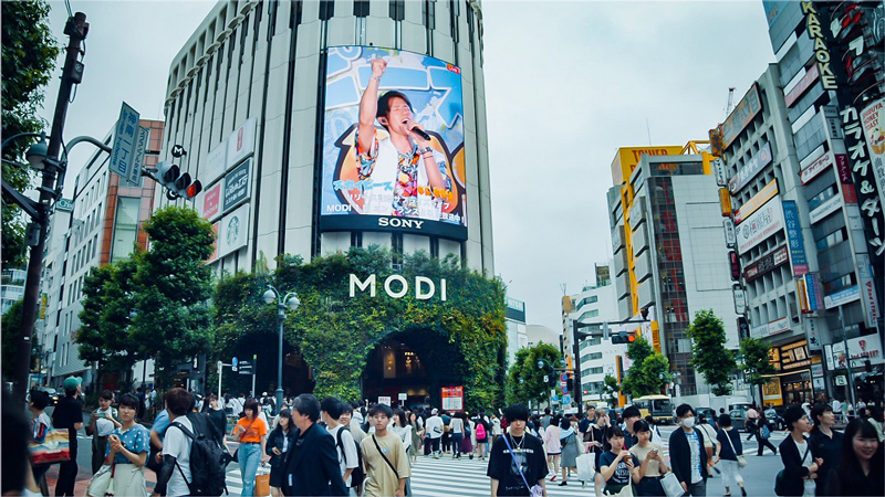 スカイピース、渋谷MODIで初のサプライズライブに2000人が熱狂!!（告知2時間後にも関わらず会場は超満員）