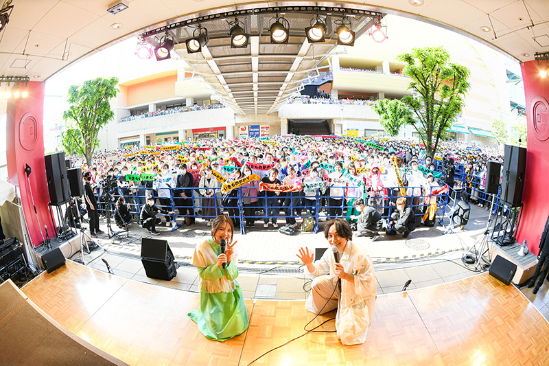 いきものがかり、2人体制初 約7年ぶりのフリーライブ「２⼈体制で“STAR” トしまSHOW!!」を地元海老名のビナウォークで開催！