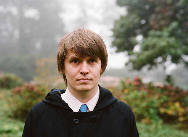 元デス・キャブ・フォー・キューティーのクリス・ウォラが約7年振りの2ndアルバム『テープ・ループス』をついにリリース！