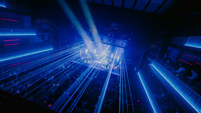 YOASOBI、2年前に工事現場の時に配信ライブを行った新宿・東急歌舞伎町タワー内『THEATER MILANO-Za』にてTikTok LIVEを開催!