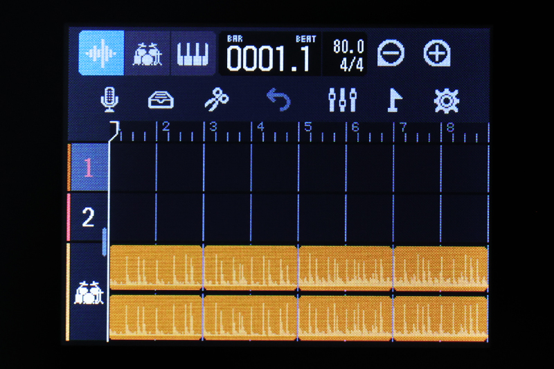 ズーム「R12 MultiTrak」徹底レビュー（電池駆動でどこでも音楽制作可能。ライブ演奏の同期音源再生に活用できるクリック音のルーティング機能なども装備！）