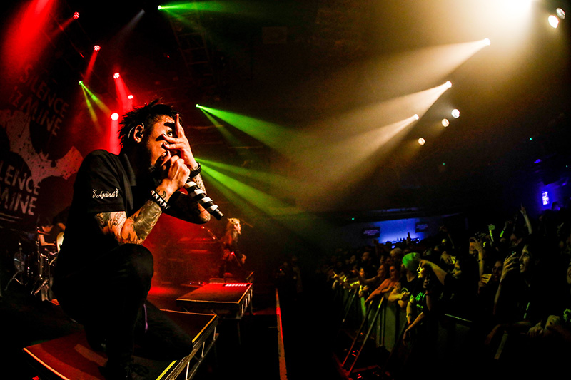 SiM、初出演となるイギリスDownload Festivalで1万人以上のオーディエンスを前に熱演、そしてソールドアウトのロンドンでのヘッドライン公演も熱狂の中終了!