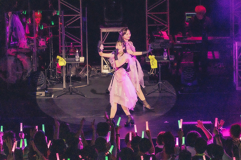 ClariS、約３年８か月ぶりとなるライブハウス公演「ClariS SPRING LIVE 2023〜Neo Sparkle〜」を開催！