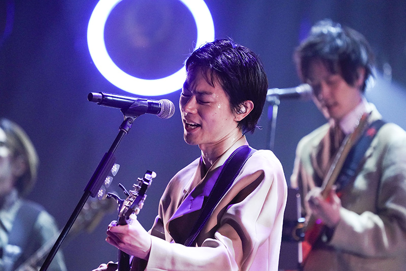 菅田将暉、3年ぶりとなるツアーを締めくくる自身最大規模となる日本武道館公演を完遂!新曲「美しい生き物」を初披露!ジャケットは俳優の岡山天音描き下ろしで、Sundayカミデプロデュース楽曲!