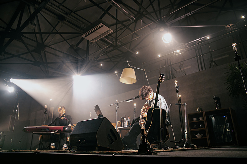 [Alexandros] 川上洋平、12月24日 と25日の２日間、初のソロアコースティックライブ「Yoohei Kawakami's #room665 at Warehouse TERRADA supported by Panasonic」を天王洲・寺田倉庫E HALLで開催！