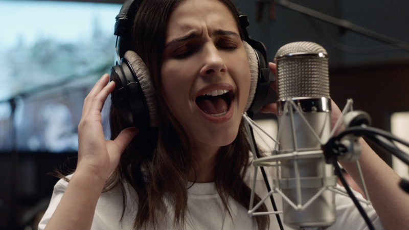 ジャスミン役ナオミ・スコット