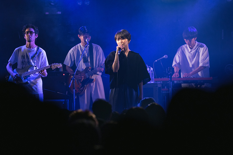 yonawo、東名阪対バンツアー「ROOM 470」の初日公演を鈴木真海子をゲストに迎え渋谷CLUB QUATTROにて開催！