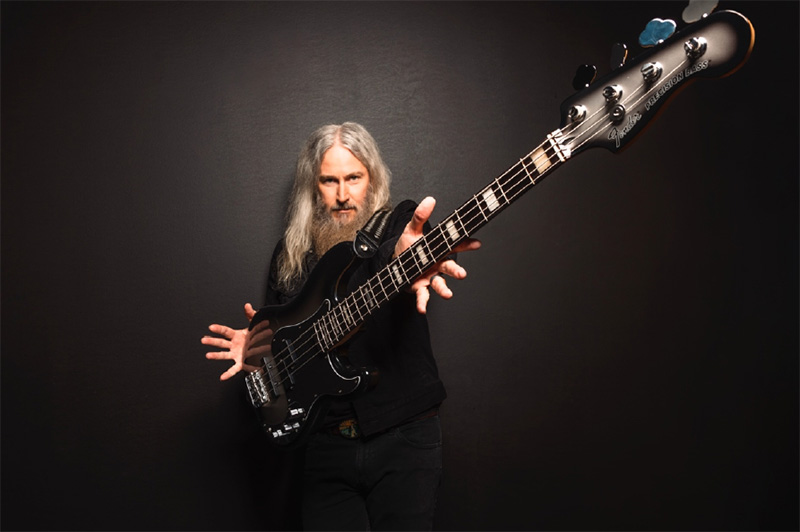 フェンダー、モダンヘヴィメタルの先駆者トロイ・サンダースの最新フェンダーシグネイチャーベース『TROY SANDERS PRECISION BASS®』をリリース！