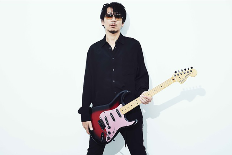 Ken(L’Arc-en-Ciel)のフェンダーシグネイチャーギター「Ken Stratocaster® Galaxy Red 2021」