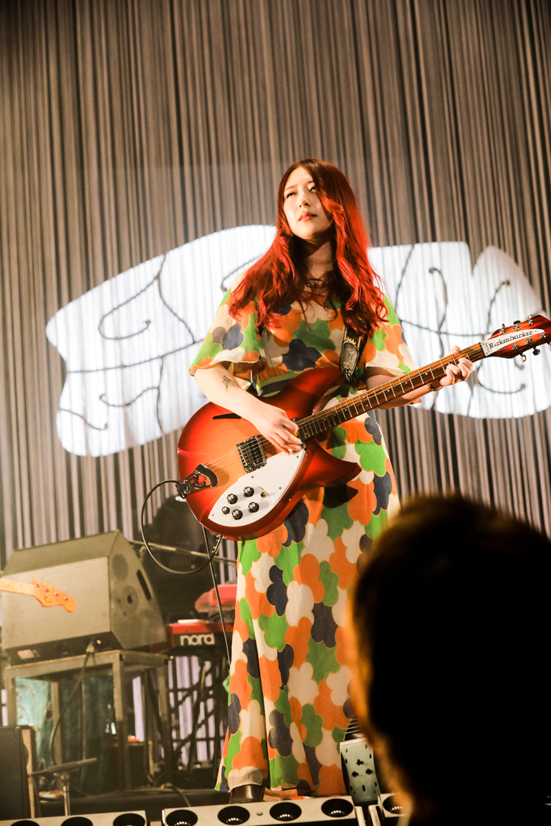 GLIM SPANKY、自身初の「GLIM SPANKY LIVE AT 日本武道館」超満員！