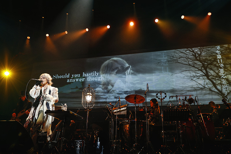 HYDE、「20th Orchestra Tour HYDE ROENTGEN 2021」初日を東京・中野サンプラザホールにてスタート！（6/25にリリースしたばかりの新曲「NOSTALGIC」も初披露！）