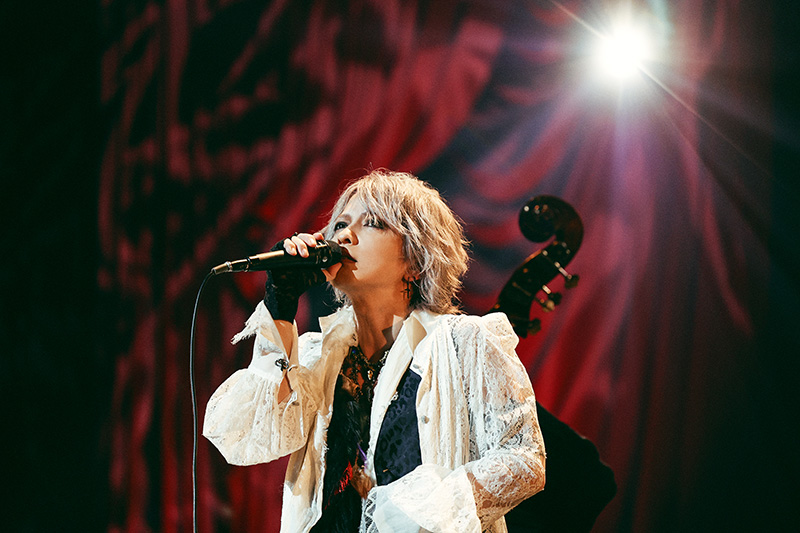 HYDE、「20th Orchestra Tour HYDE ROENTGEN 2021」初日を東京・中野サンプラザホールにてスタート！（6/25にリリースしたばかりの新曲「NOSTALGIC」も初披露！）