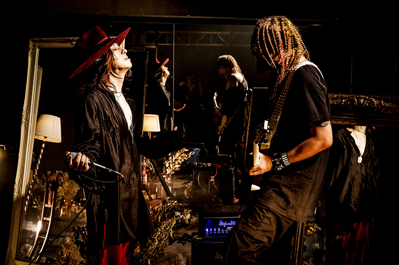 清春、盟友K-A-Zと競演のスタジオライブ&レコーディング「『THE TEST』 THIRD EYES TRIAL」