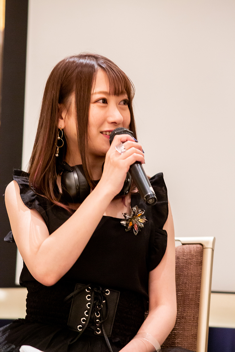 燐舞曲(ロンド)のメンバー 青柳椿役 加藤里保菜さん 矢野緋彩役 もものはるなさん