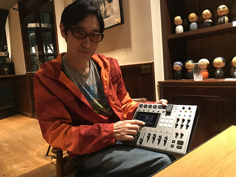 小宮山雄飛、自身のポッドキャスト番組『こむぞう』の収録にズーム「PodTrak P8」を使ってみた！