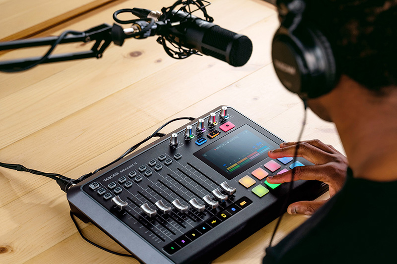 ティアック、TASCAM「Mixcast 4」をリリース！（ポッドキャスト制作を簡単操作でサポートするワークステーション）