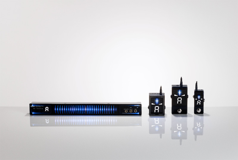 コルグから高性能バッファー「ULTRA BUFFER」を搭載した新時代のギター/ベース用チューナー「Pitchblack X」シリーズ4機種が発表された。