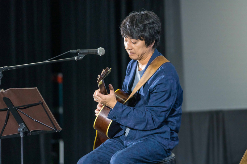 山崎まさよし・松室政哉、映画イベント上映に登壇！（名曲「One more time, One more chance」、「海月」を弾き語り披露）