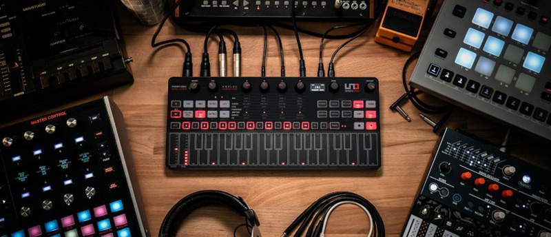 IK Multimedia、UNO Synth Pro Desktop Blackをリリース！（SUPERBOOTH 22記念特価で受注開始）